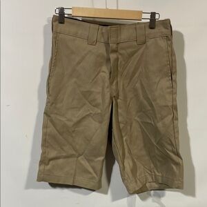 Dickies Men's / Relaxed Fit / Flat Front Shorts - Tan
